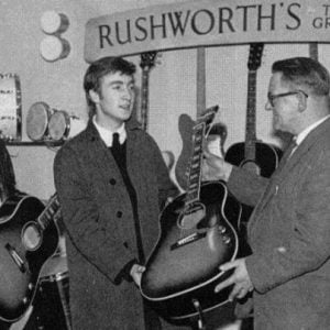 Gibson acustica de John Lennon foi leiloada por 2,4 milhões de dólares world gibson acustica de john lennon foi leiloada por 24 milhoes de dolares hardmusica