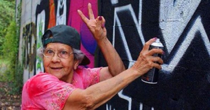 #world - Hip-Hop Has No Age or Geographic Boundaries. These Portuguese Graffiti Grandmothers Are Proof (Video) - @AFH Artes & contextos world hip hop has no age or geographic boundaries these portuguese graffiti grandmothers are proof video afh