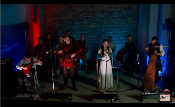 See Pink Floyd’s “Another Brick in the Wall” Played with Medieval Instruments, and Kickstart More Medieval Covers Artes & contextos Pink Floyd Medieval
