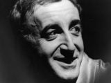 Peter Sellers Reads The Beatles’ “She Loves You” in 4 Different Accents: Dr. Strangelove, Cockney, Irish & Upper Crust Artes & contextos peter sellers reads the beatles