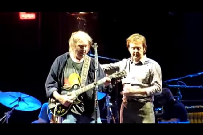 Flashback: Neil Young and Paul McCartney Play 'A Day in the Life' - @Rolling Stone #neilyoung #paulmccartney Artes & contextos Neil Young Paul McCartney