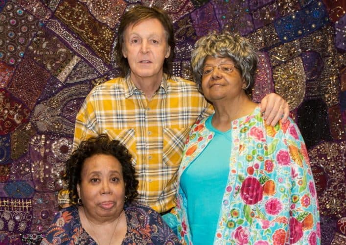 Paul McCartney Meets Women Who Inspired Beatles' 'Blackbird' - @Rolling Stone #paulmccartney #littlerocknine Artes & contextos Paul McCartney Little Rock Nine