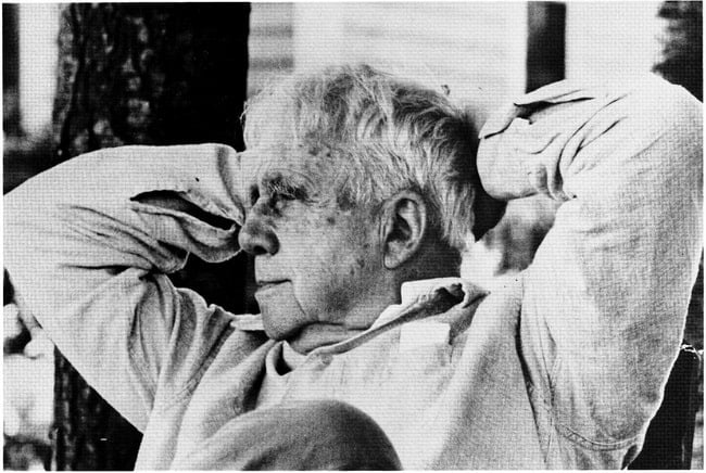 Hear Robert Frost Read His Most Famous Poems: “The Road Not Taken,” “Mending Wall,” (...) - @Open Culture Artes & contextos Robert Frost II