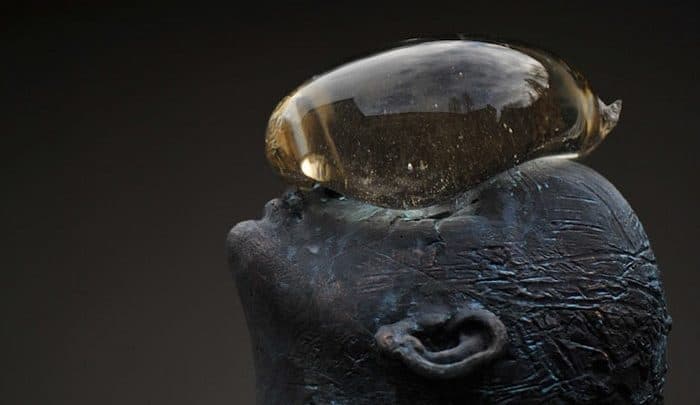 A Giant Glass Raindrop Balances on a Bronze Man’s Face in Ukraine - @This is Colossal Artes & contextos A Giant Glass Raindrop