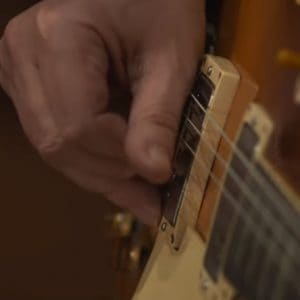 Mark Knopfler Gives a Short Masterclass on His Favorite Guitars & Guitar Sounds0 (0)
