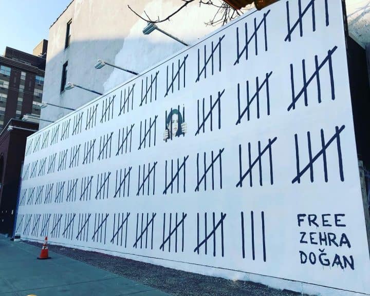 Banksy Takes Over Houston Bowery Wall in New York City Artes & contextos BanksyStreetArtNews