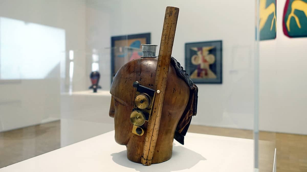 What is Dadaism or Dada Art? Artes & contextos Raoul Hausmann Mechanical Head The Spirit of our age 1921
