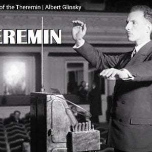 O inventor soviético Léon Theremin mostra o Theremin (1954)0 (0)