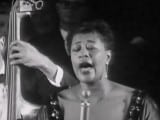 Ella Fitzgerald imita a voz de Louis Armstrong em “I Can’t Give You Anything But Love, Baby” Artes & contextos ella fitzgerald imitates louis armstrongs gravelly voice while singing i cant give you anything but love baby