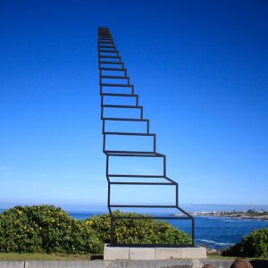 Instalação 'Staircase to Heaven' Ascende ao Céu como uma Ilusão Óptica uma instalacao staircase to heaven ascende ao ceu como uma ilusao optica trippy
