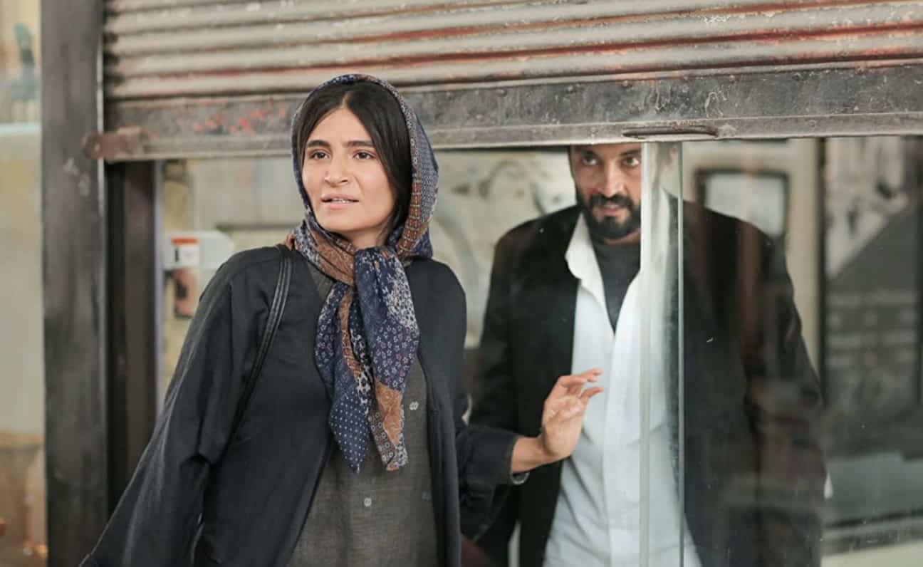 Um Herói (2021) Farkhondeh (Sahar Goldust) e Rahim Soltani (Amir Jadidi)