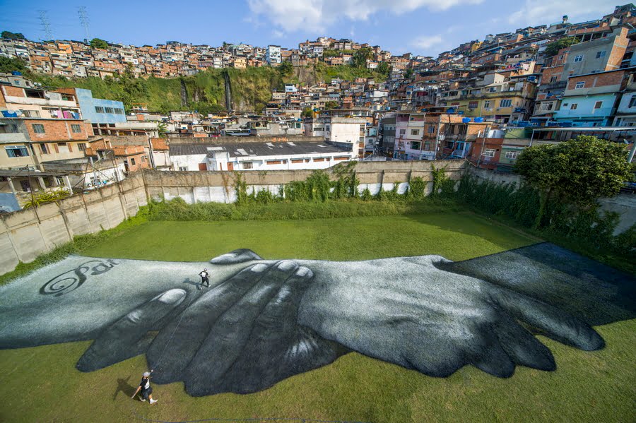 "Beyond Walls" por Saype no Rio de Janeiro Artes & contextos PRESS 05