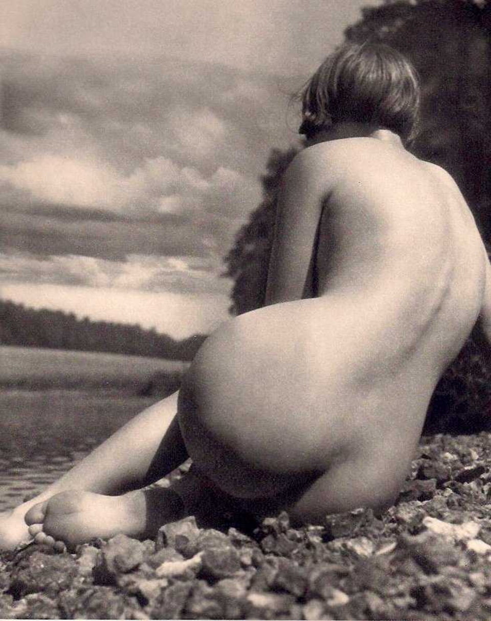 OS NUS DA FOTÓGRAFA HÚNGARA ERGY LANDAU Artes & contextos Ergy Landau · Female nude 1937.